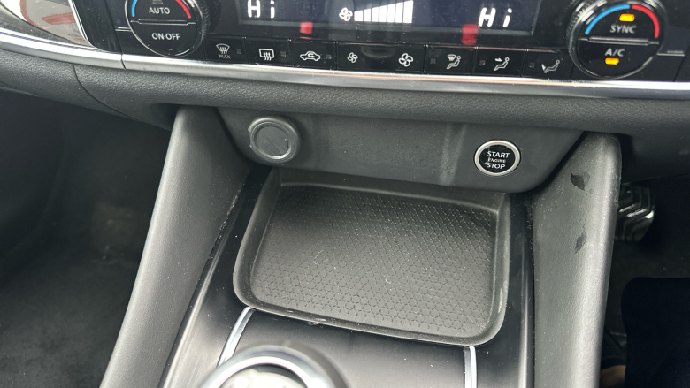 Nissan Qashqai 1.3 DiG-T MH N-Connecta 5dr Petrol Hatchback